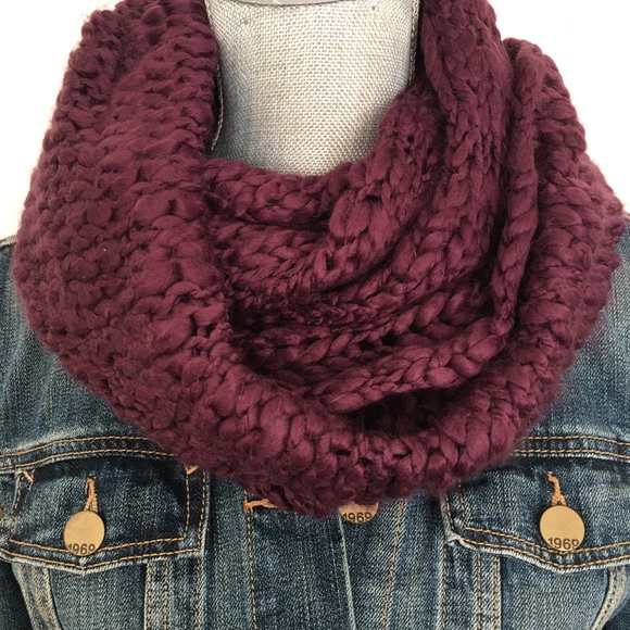 NWT H&M Burgundy Nubby Yarn Infinity Knit Snood Scarf, 24" x 15" ♥️ - Picture 12 of 12